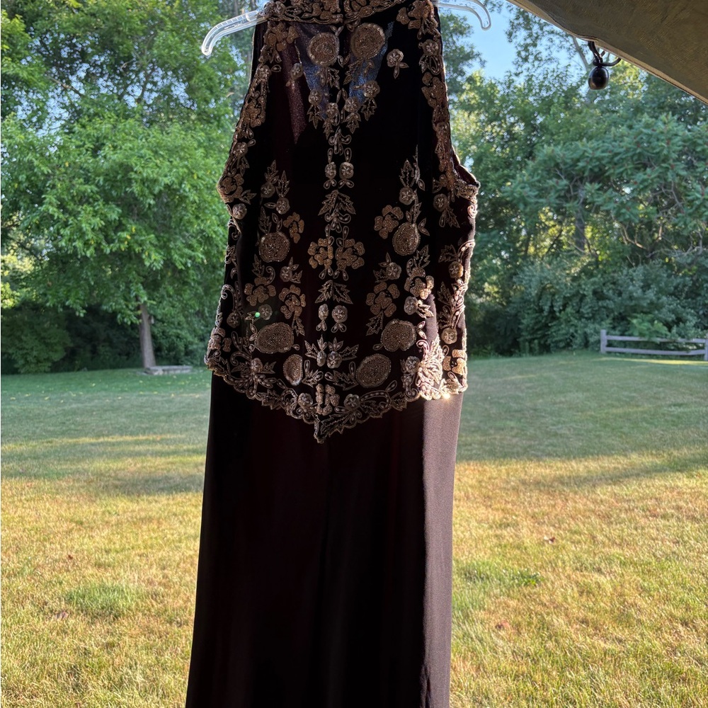 J Kara Black and Gold Sleeveless Gown